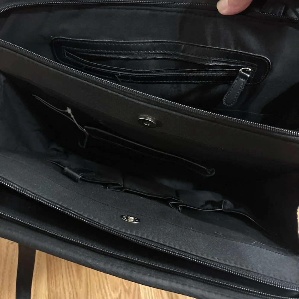Black structures tote